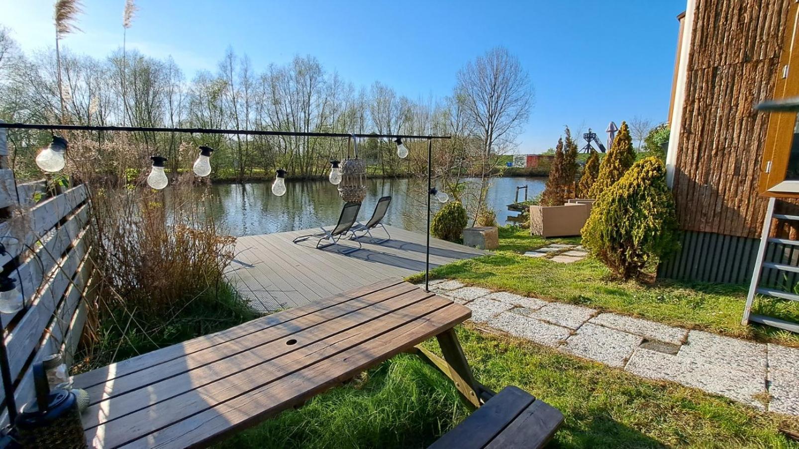 Het Witte Chalet Aan Het Water Van Monumentaal Fort Ooltgensplaat Exterior foto